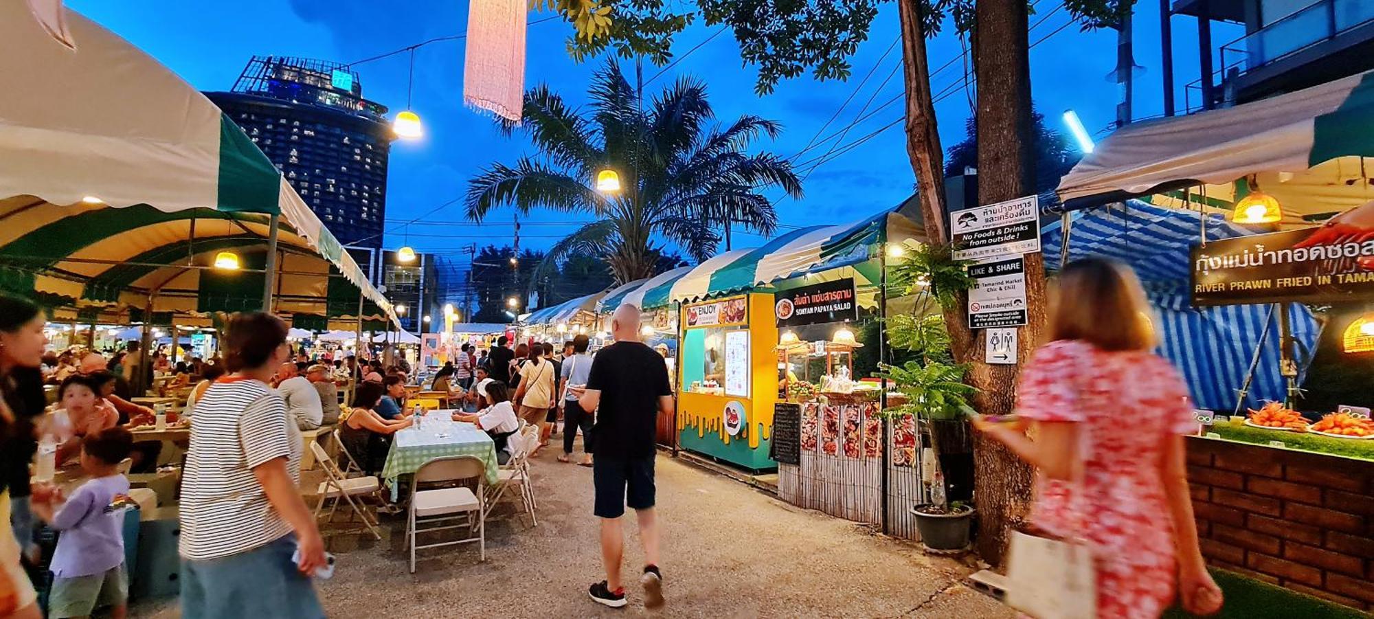 Family 3 Bedroom Free Water Park Near Cicada And Tamarind Night Market ห้องแฟมมิลี่ 3 ห้องนอน ฟรีสวนน้ำ พัก 8 คน ใกล้ตลาดซิเคด้า มายรีสอร์ท *